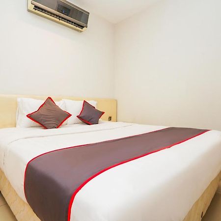 Collection O 29 Twin Tower Hotel Surabaya Exterior photo