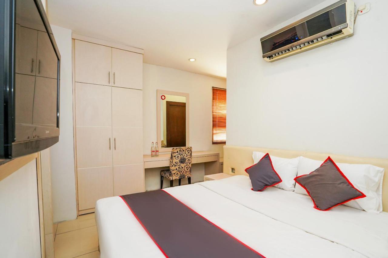 Collection O 29 Twin Tower Hotel Surabaya Exterior photo